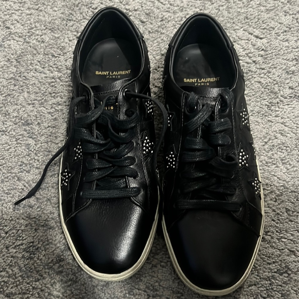 black women's tennis shoes with stars size 9.5